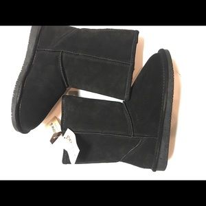 BNWT Bearpaw Boots Size 9